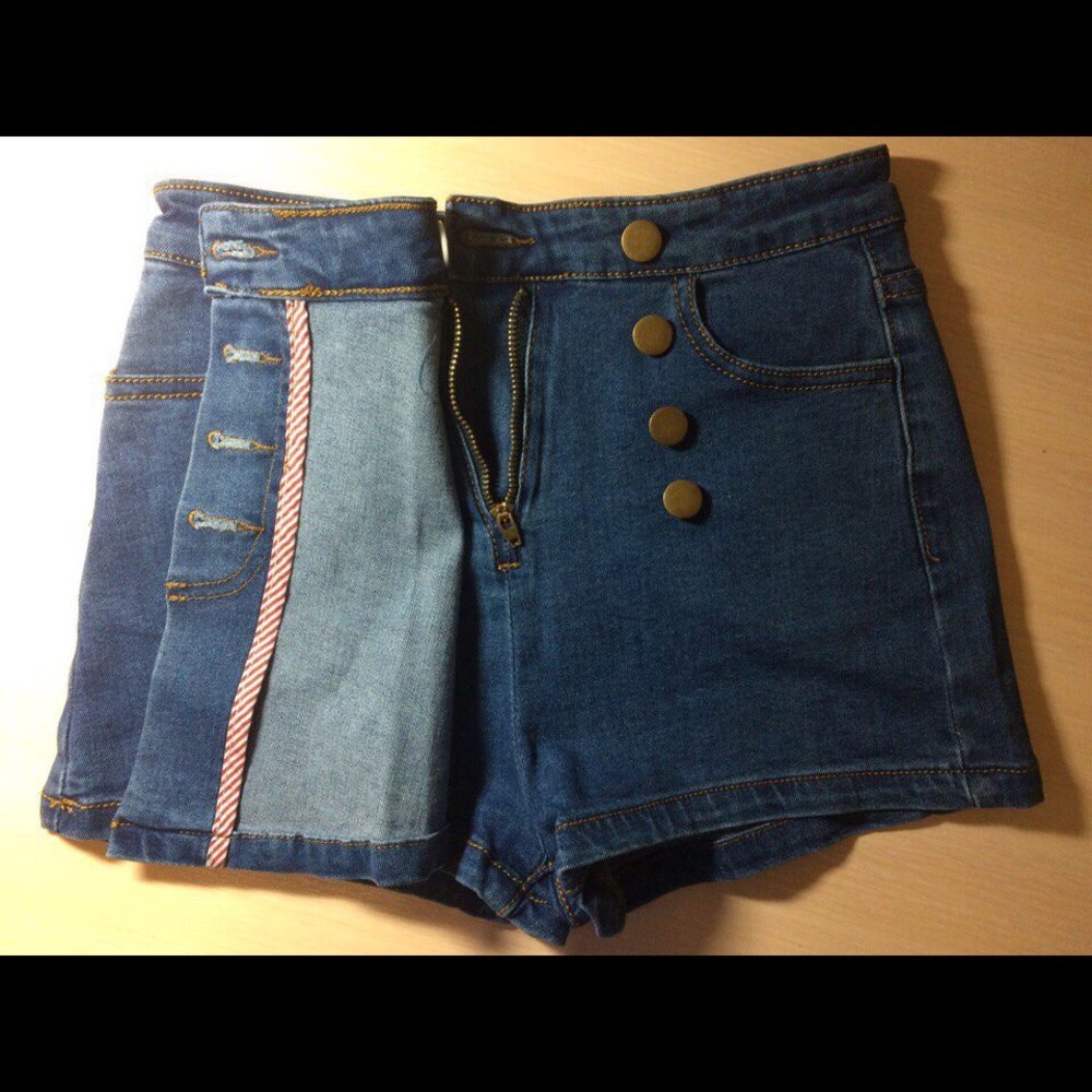 High waisted denim short skirt!