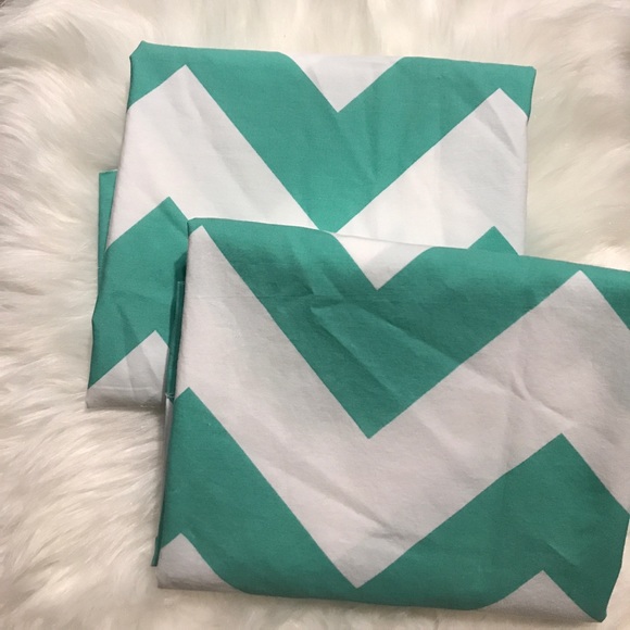 POTTERY BARN TEEN CHEVRON STANDARD SHAM TURQUOISE - Picture 3 of 5