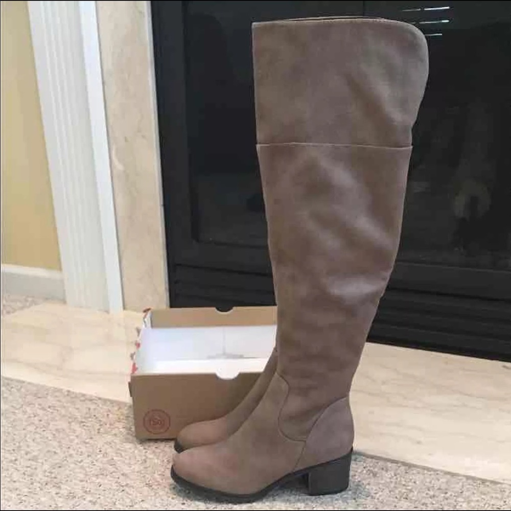 Final 😊NWT gorgeous comfy over knee boots size 7