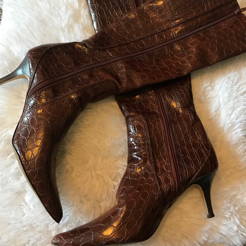 Heel boots