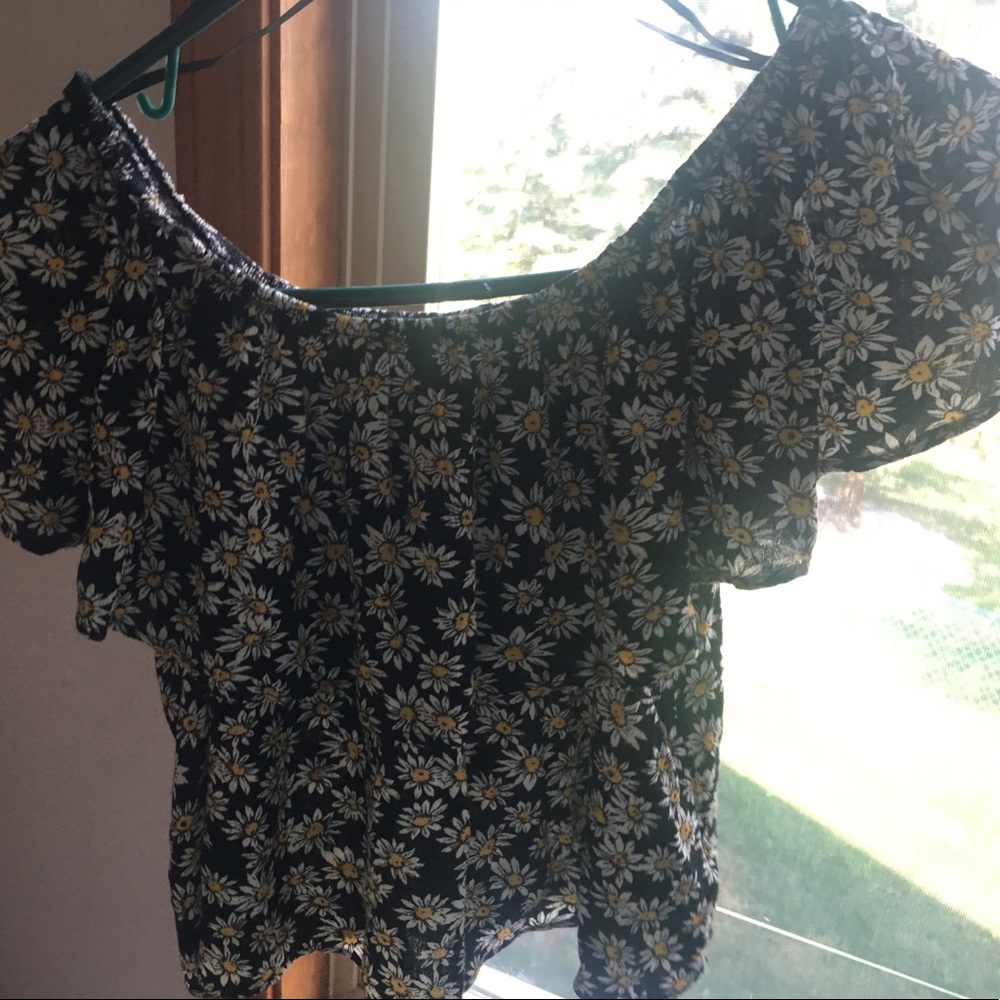 Forever 21 daisy cropped shirt