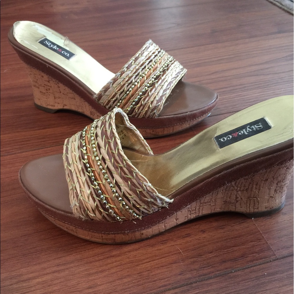 Style & Co sandals used but still looks good 7