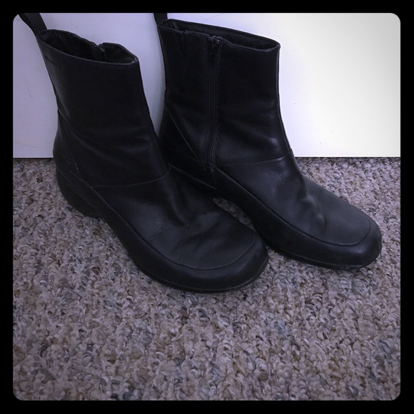 Merrell Shoes - Merrill booties