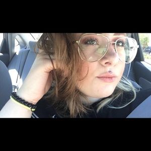 Meet your Posher, Kenadee