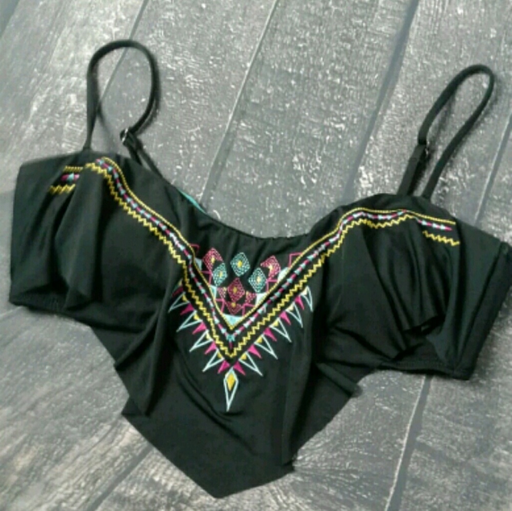 AMICA BIKINI TOP SIZE LARGE NWOT
