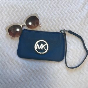 📍Authentic📍Michael Kors wristlet