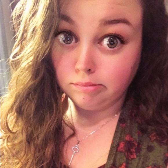 Meet your Posher, Jessica - Picture 2 of 2