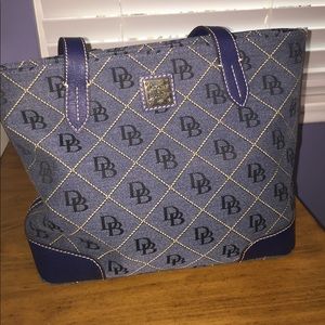 DOONEY & BOURKE SHOULDER PURSE