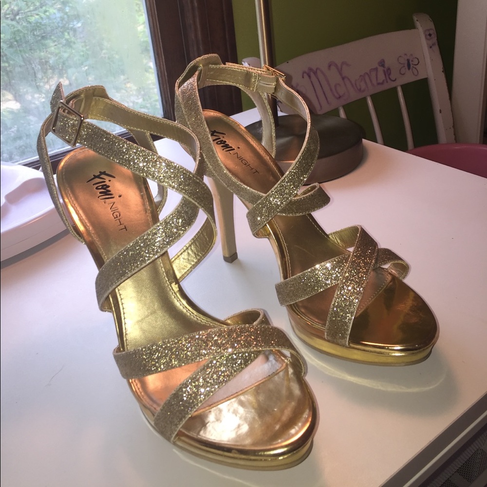 GOLD PLATFORM HEELS