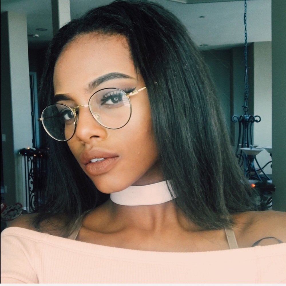 Clear round glasses