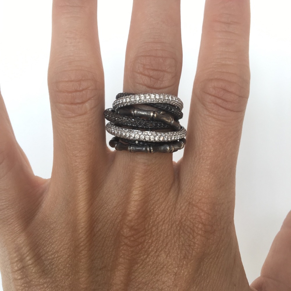 authentic 18K black gold. black & white diamond 💍