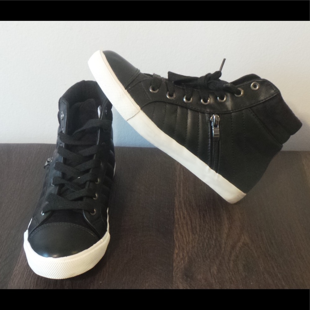 Women's Black Sneaker with Side Zipper