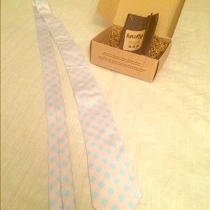 Knotty neck Tie