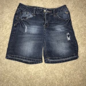Low cut jean shorts perfect for school!