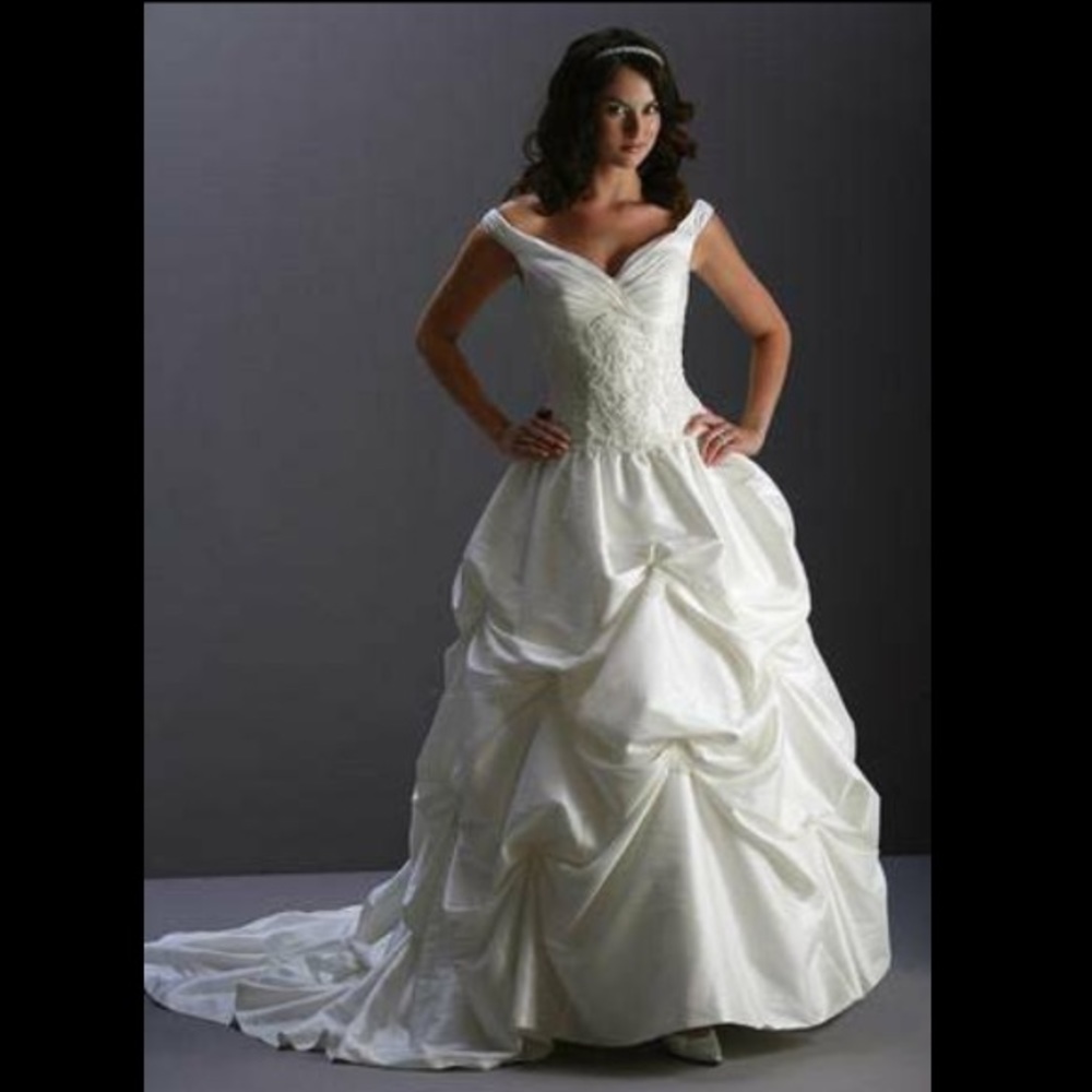 Mori Lee Wedding Gown. #2804