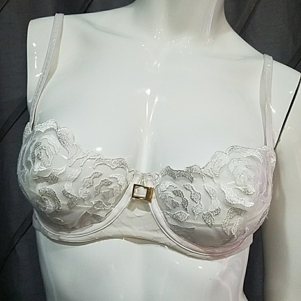 Victoria's secret  36C.