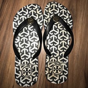 tory burch flip flops size 8