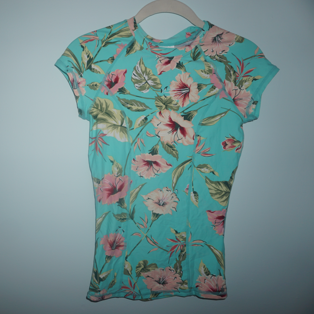 Pretty Billabong rashguard