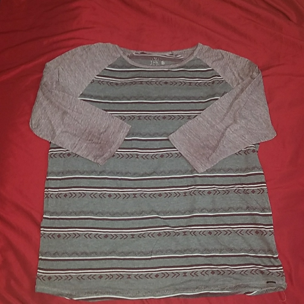 On the Byas mens tribal graphic