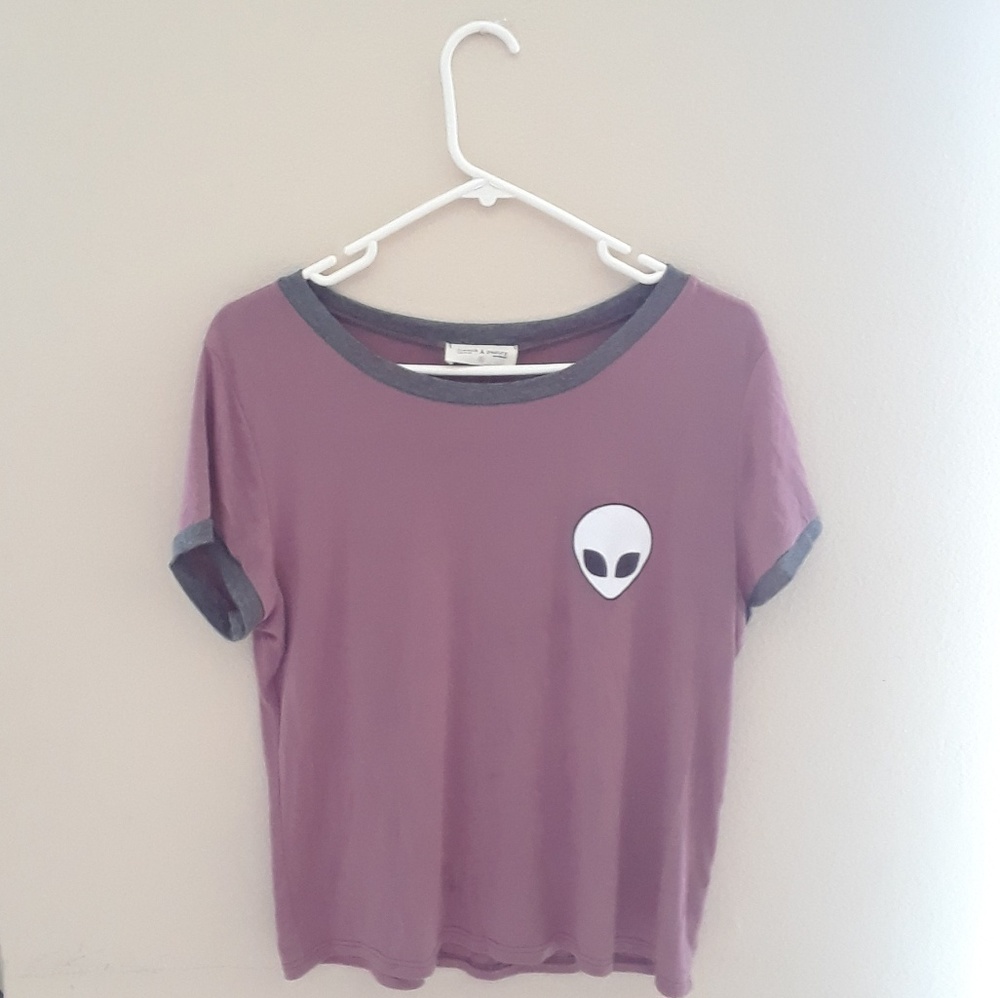 SOLD 🎉🎉 pink alien ringer tee