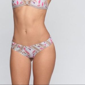 NWT Acacia Cloudbreak Bottom in Vintage Hawaii- M
