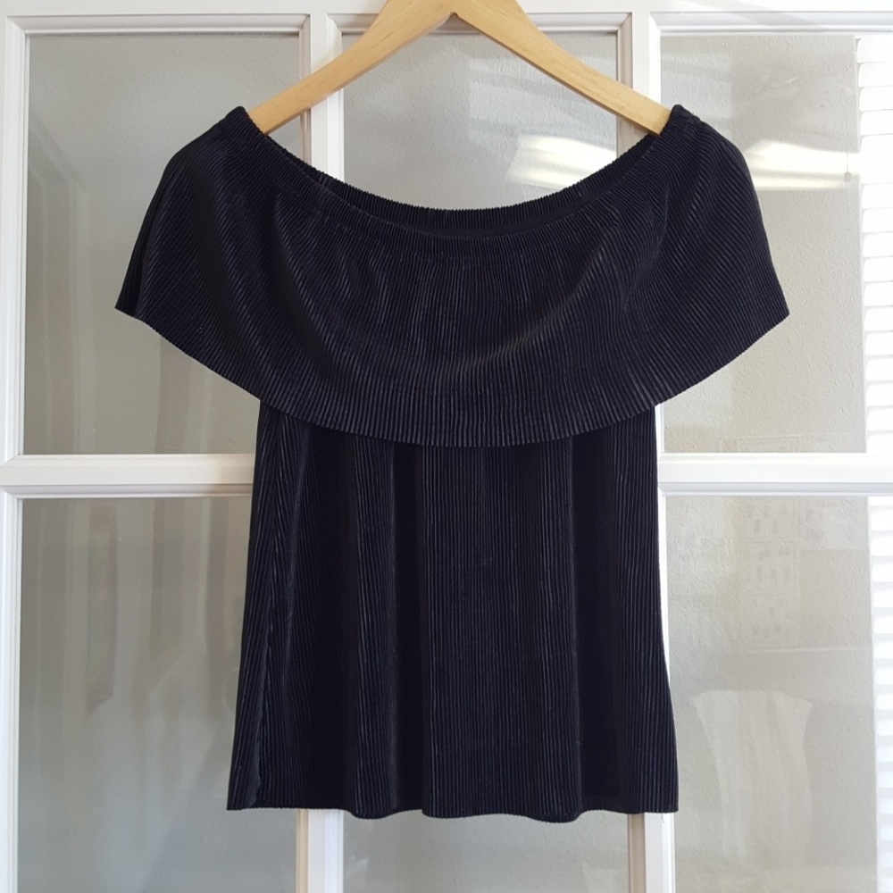NWT Crinkle Off the Shoulder Ruffle Top