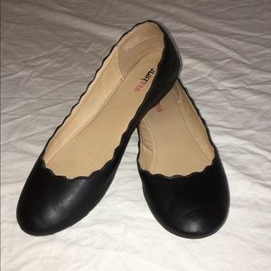 Women's black flats