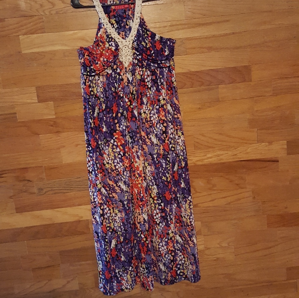 Elle gorgeous maxi v neck dress