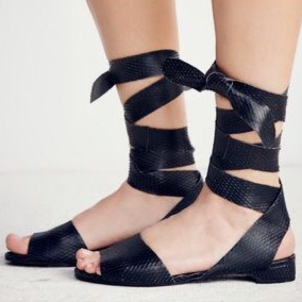 Farylrobin + Free People April Wrap Flat Black 7