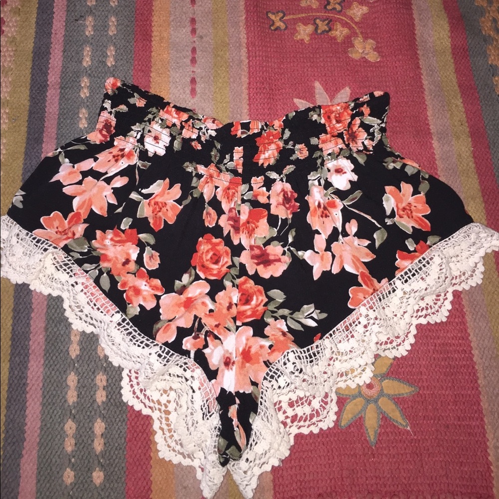 Flowered cotton shorts