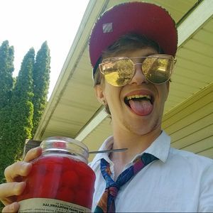 Meet your Posher, Devin