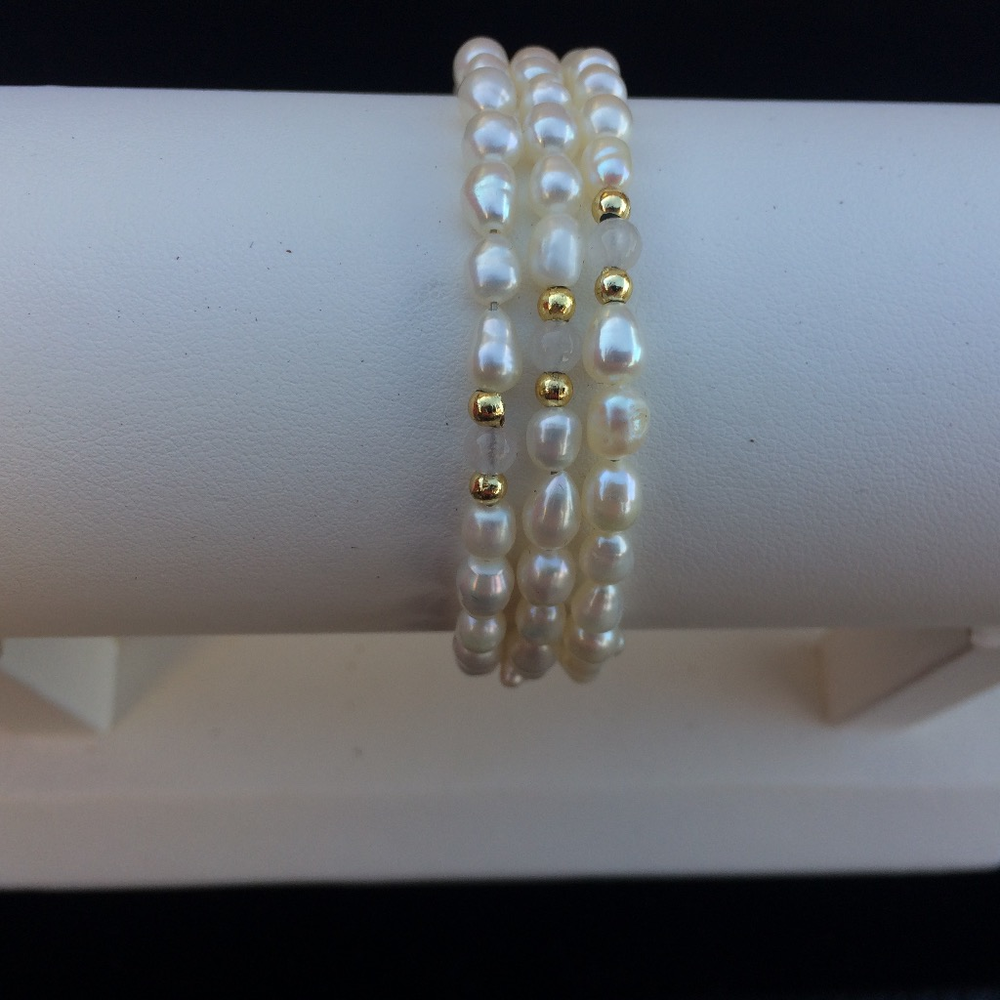 Freshwater Pearl & Snow Quartz Memory Wire Bracelet