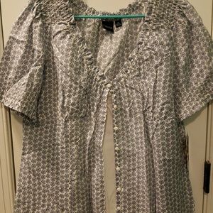Woman's XL shirt