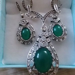 Necklace and earing set