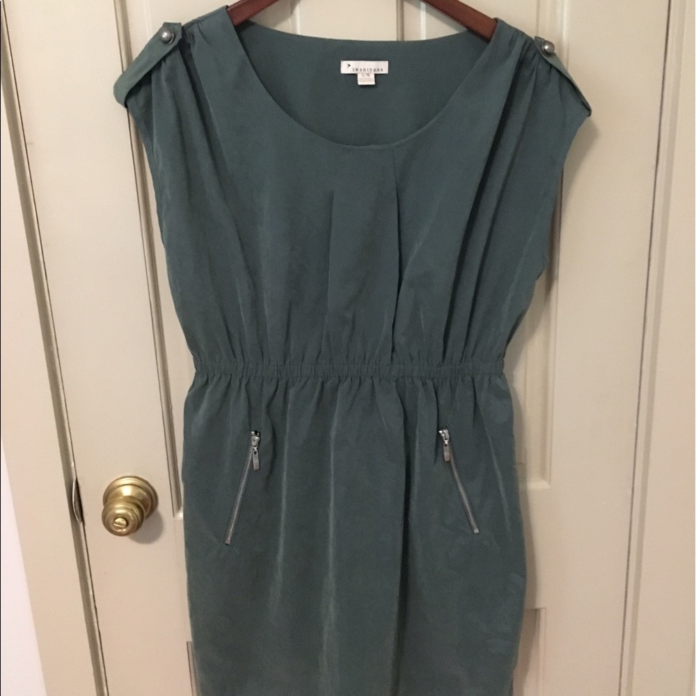 SOLD ๐F21 Olive green military accent dress. - Picture 1 of 3