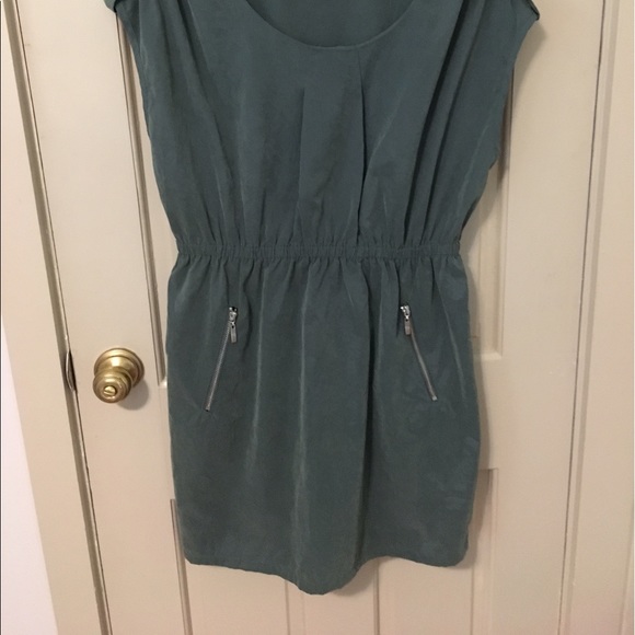 SOLD 🍁F21 Olive green military accent dress. - Picture 3 of 3