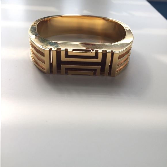 Jewelry - Tory Burch Bangle