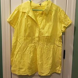 Woman's short sleeve shirt