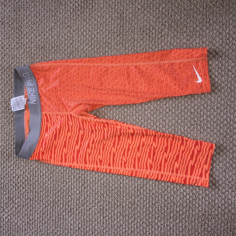 Orange Nike pro Capri ( kids )