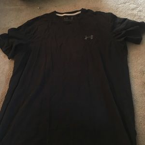 Black under armour t shirt
