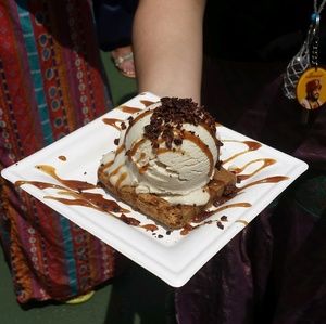 Meet your Posher, Sharon