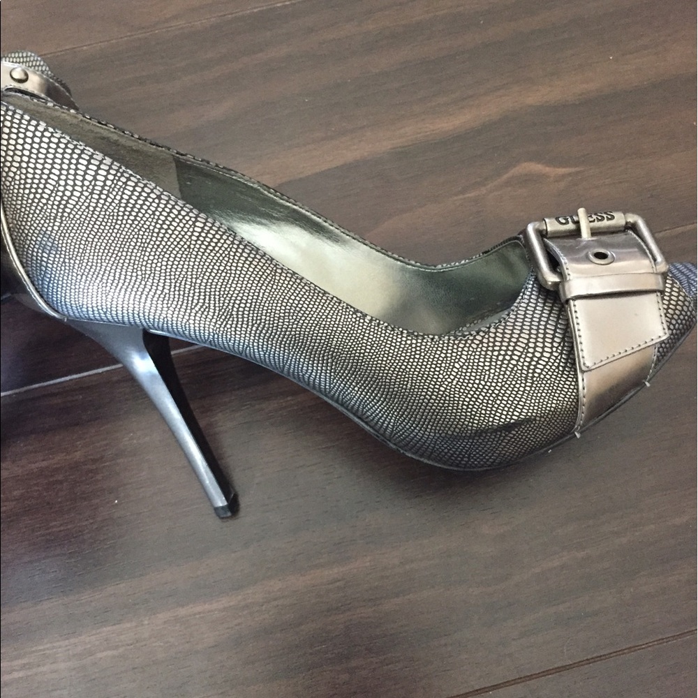 Pumps - Picture 2 of 4