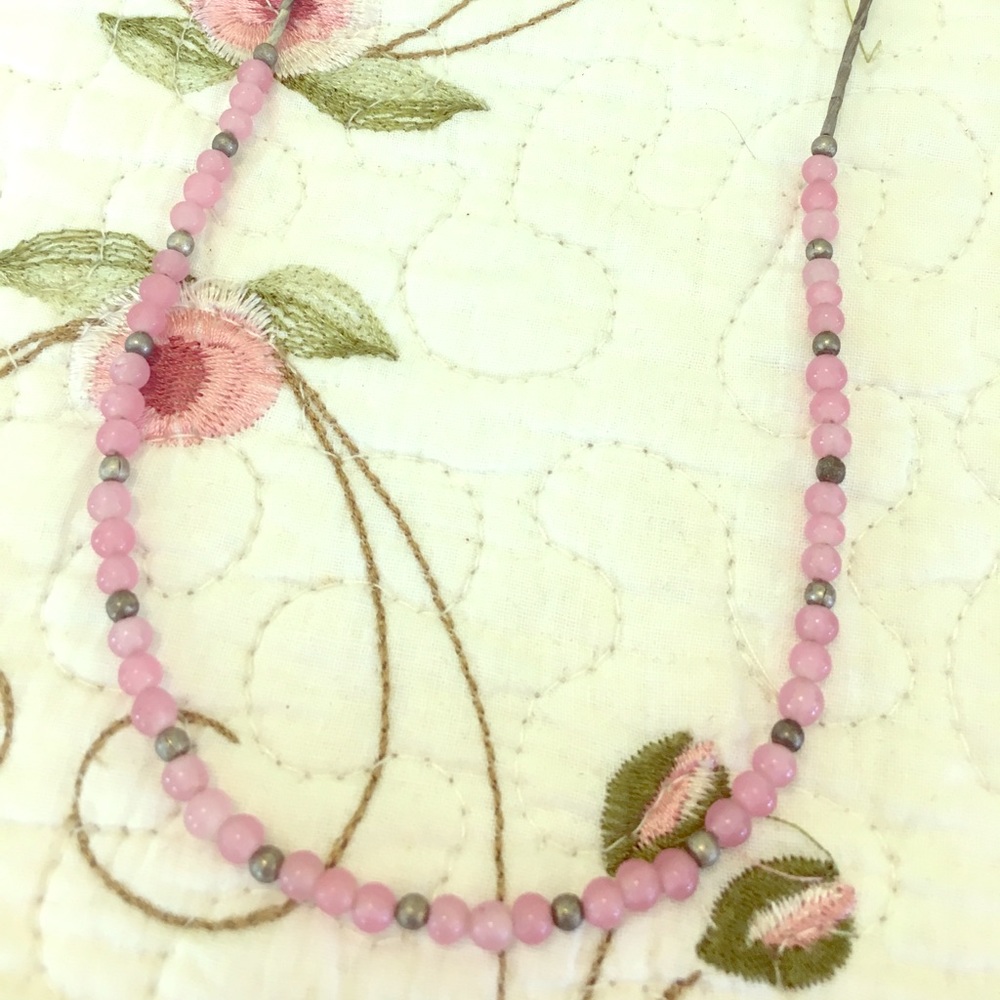 💛 Pink and silver beaded necklace