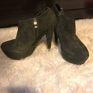 Steve Madden short boot shoe