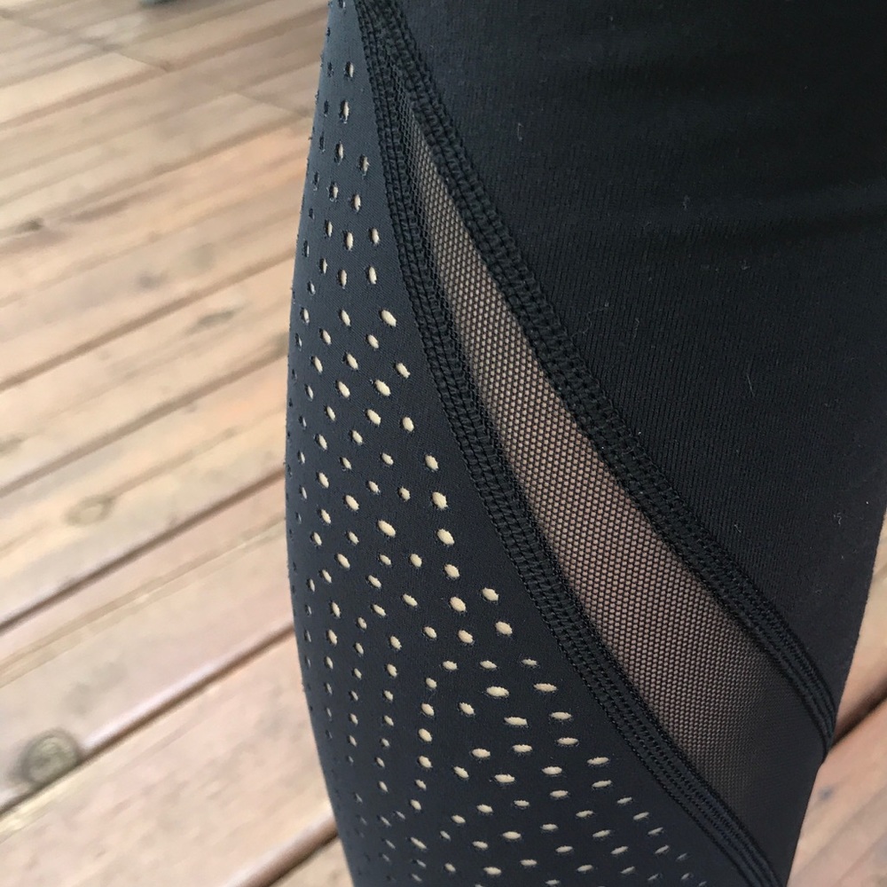 Lululemon crop size 4-gently used! - Picture 2 of 5