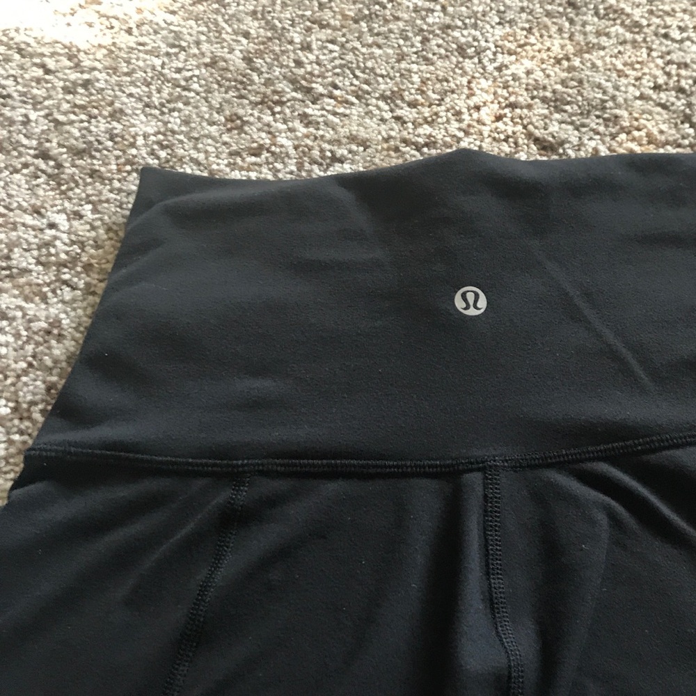 Lululemon crop size 4-gently used! - Picture 3 of 5