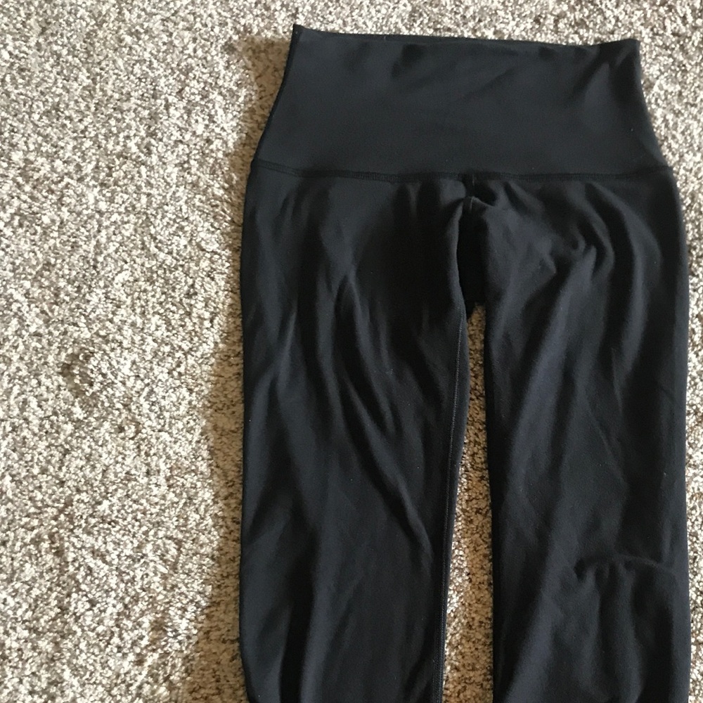 Lululemon crop size 4-gently used! - Picture 4 of 5