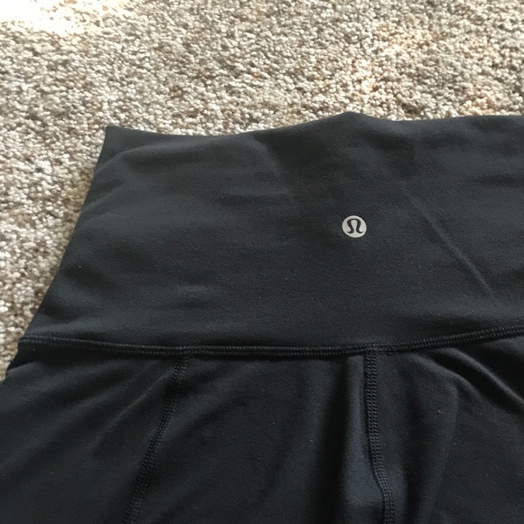 Lululemon crop size 4-gently used! - Picture 3 of 5
