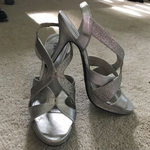 Fioni Night Silver heel - women size 8