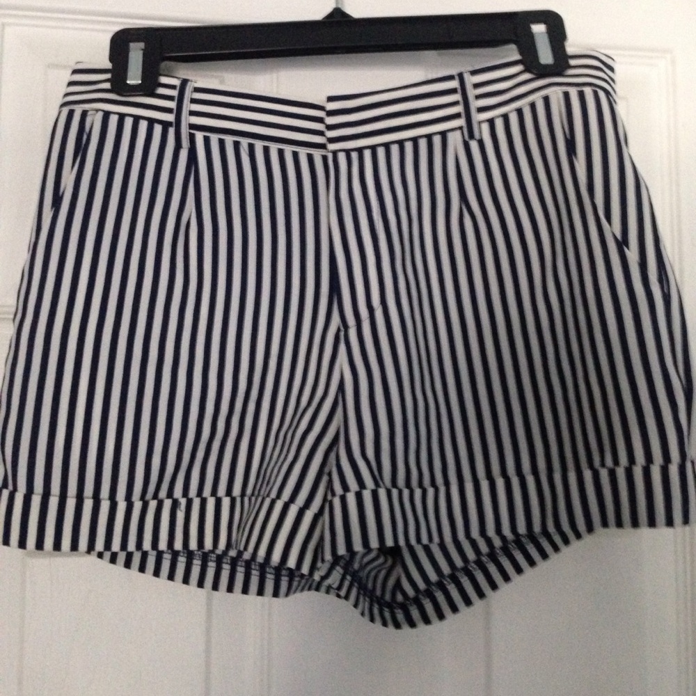 🔹 Forever 21 pinstriped shorts